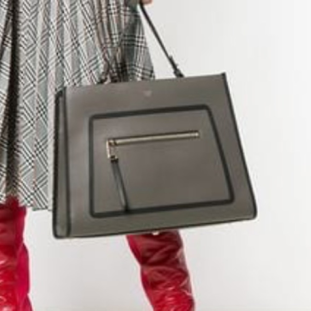 Stunning! Brand new, NWT! Gorgeous FENDI Runway Tote. Stored in dust bag.